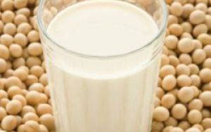 Соевое молоко: польза и вред